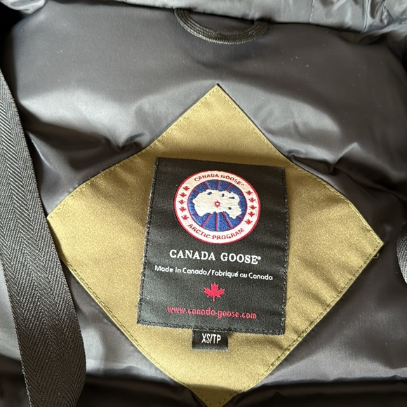 CANADA GOOSE MONTEBELLO PARKA MILITARY GREEN - Picture 10 of 15